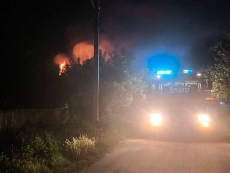 Пожежа на Лашках: будинок знищено