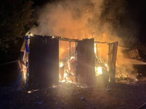 Без жертв: після ворожого удару у Кременчуці горіли споруди