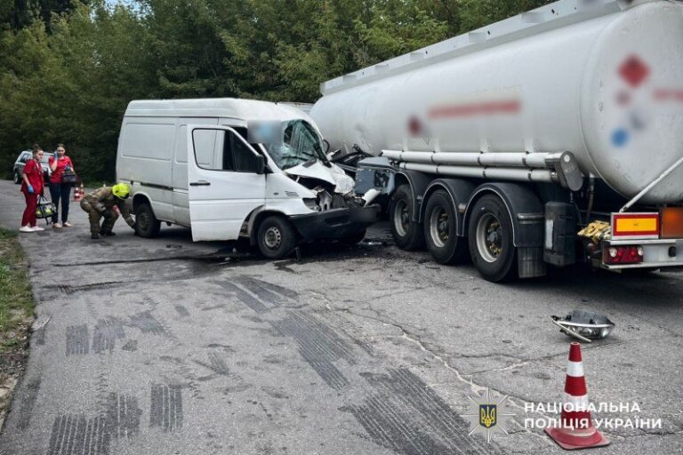 ДТП у Кременчуцькому районі: двоє людей у лікарні