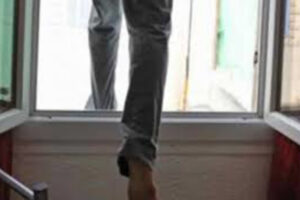 Трагедія у Кременчуці: чоловік загинув, випавши з вікна