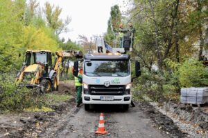 У Кременчуку триває облаштування проїздів на Молодіжному