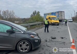 Серйозна ДТП у Кременчуці: зіткнулись три автомобілі