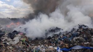 У Кременчуці триває ліквідація пожежі на сміттєзвалищі