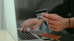 НБУ пропонує доступ до банківської таємниці через смартфон