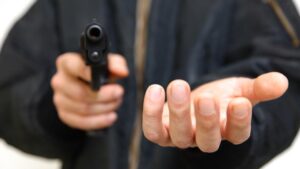 Збройний напад у Горішніх Плавнях: зловмисника затримано