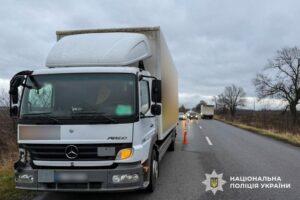 Трагічний наїзд вантажівки на чоловіка біля Кременчука