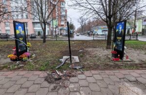 У Полтаві нетверезий водій пошкодив алею з портретами Героїв