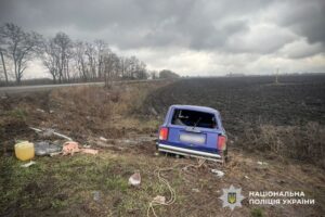 На Полтавщині автівка з’їхала у кювет: неповнолітній у лікарні