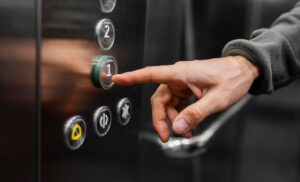 У Полтаві витратять 542,7 тис. грн на ремонт ліфта в поліклініці