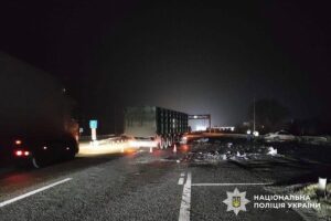 Жахлива ДТП на Полтавщині: легковик розбитий вщент