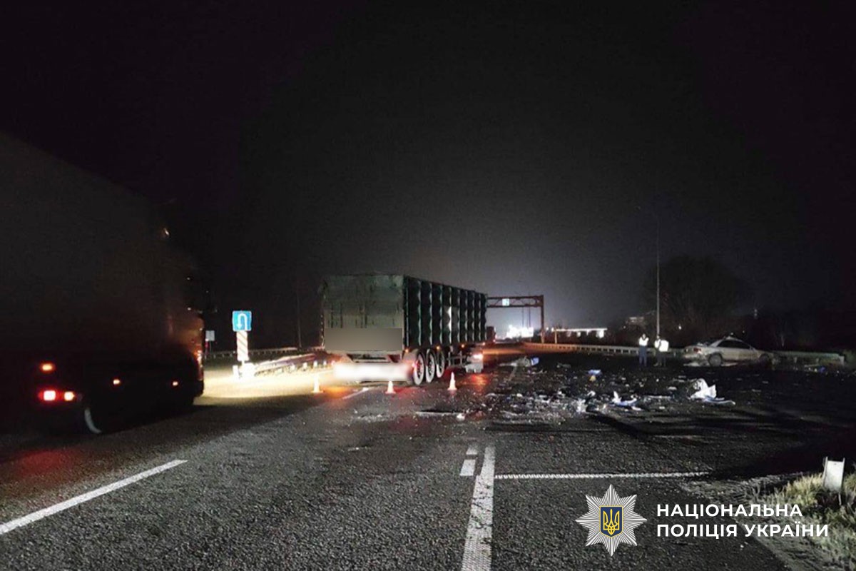 Жахлива ДТП на Полтавщині: легковик розбитий вщент