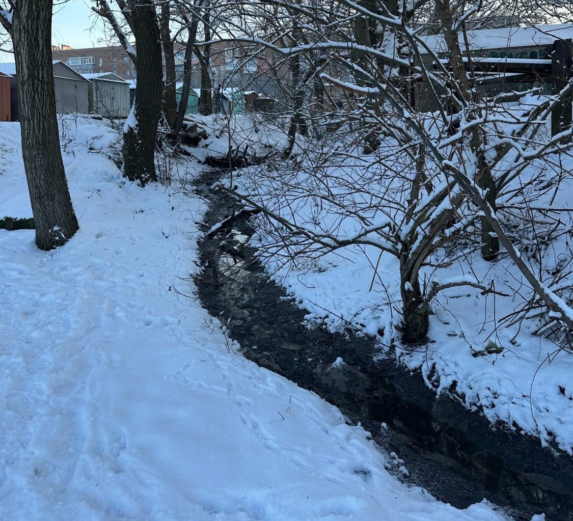 Перевірка ґрунту в Полтаві через витік невідомої рідини