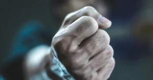 На Полтавщині чоловік підозрюється у жорстокому поводженні з прийомним сином