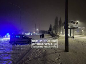 В Кременчуці авто збило жінку з дітьми біля ТЦ