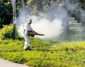 Обробка парків від кліщів у Полтавській громаді