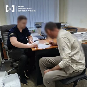 Підпільне виробництво бензину: двох полтавців судитимуть