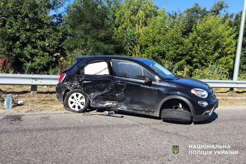 Аварія на трасі Київ-Харків: одна людина госпіталізована